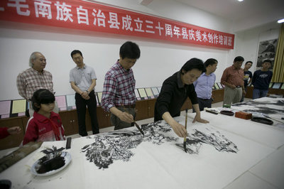 丹青繪就山水韻，志愿情暖毛南山——廣西美術(shù)名家赴環(huán)江采風(fēng)寫(xiě)生與文藝服務(wù)紀(jì)實(shí)